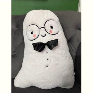 Cute Ghost throw Pillow